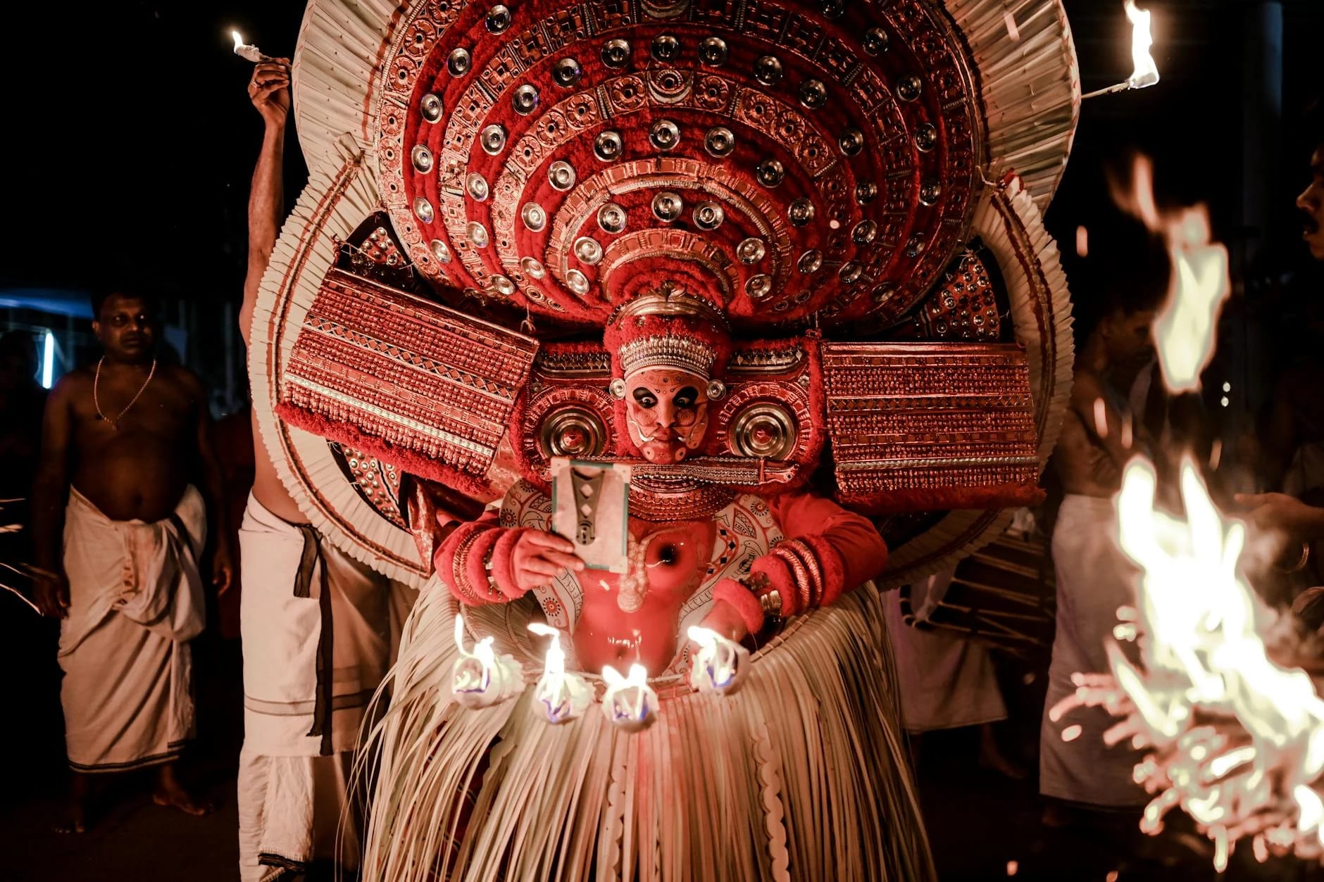 ಕೊಟ್ಟಿಯೂರು ದೇಗುಲದಲ್ಲಿ ಕನ್ನಡಿಗರ ಮೇಲೆ ದೌರ್ಜನ್ಯ; ಮಹಿಳಾ ಭಕ್ತರಿಗೆ ಅವಮಾನ!